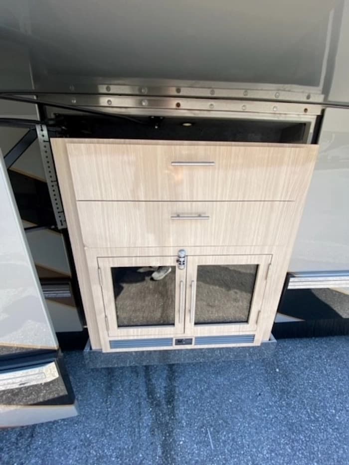 2012 Prevost Featherlite H3-45 Motorhome - Image 35