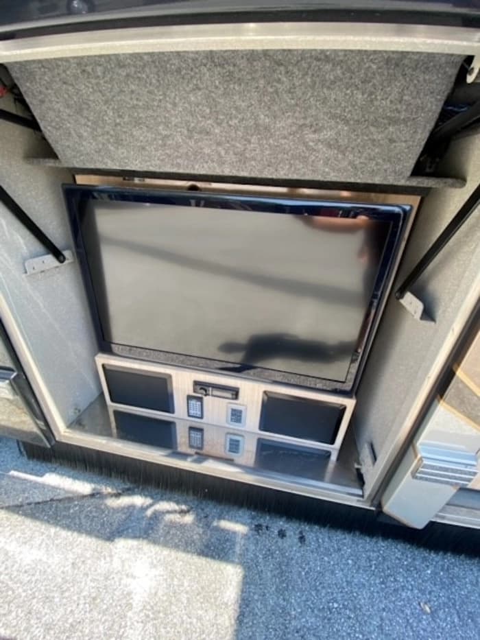 2012 Prevost Featherlite H3-45 Motorhome - Image 38