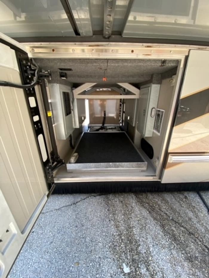 2012 Prevost Featherlite H3-45 Motorhome - Image 39