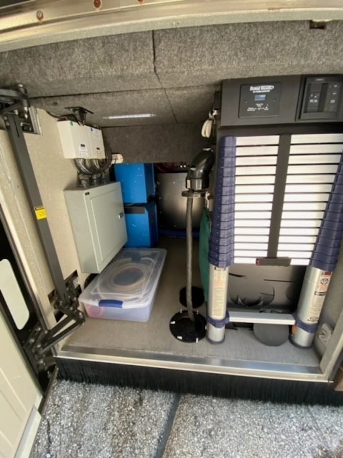 2012 Prevost Featherlite H3-45 Motorhome - Image 41