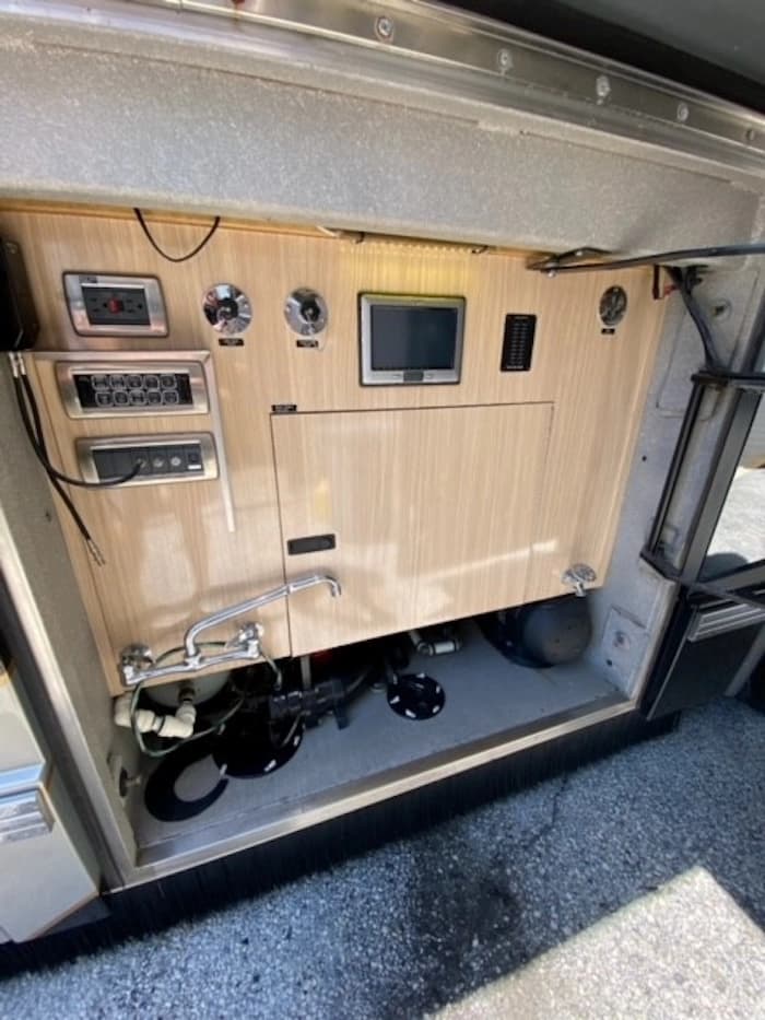 2012 Prevost Featherlite H3-45 Motorhome - Image 43
