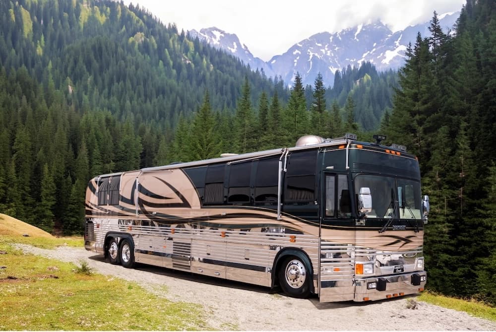 1999 Prevost Liberty XL Motorhome - Image 1