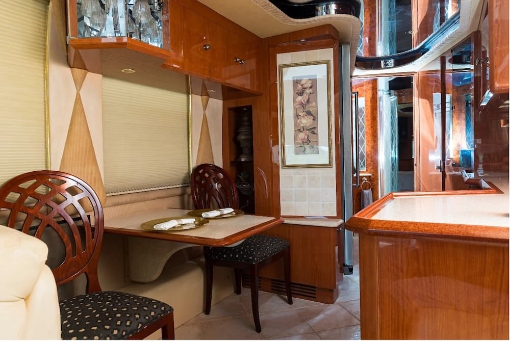 1999 Prevost Liberty XL Motorhome - Image 12