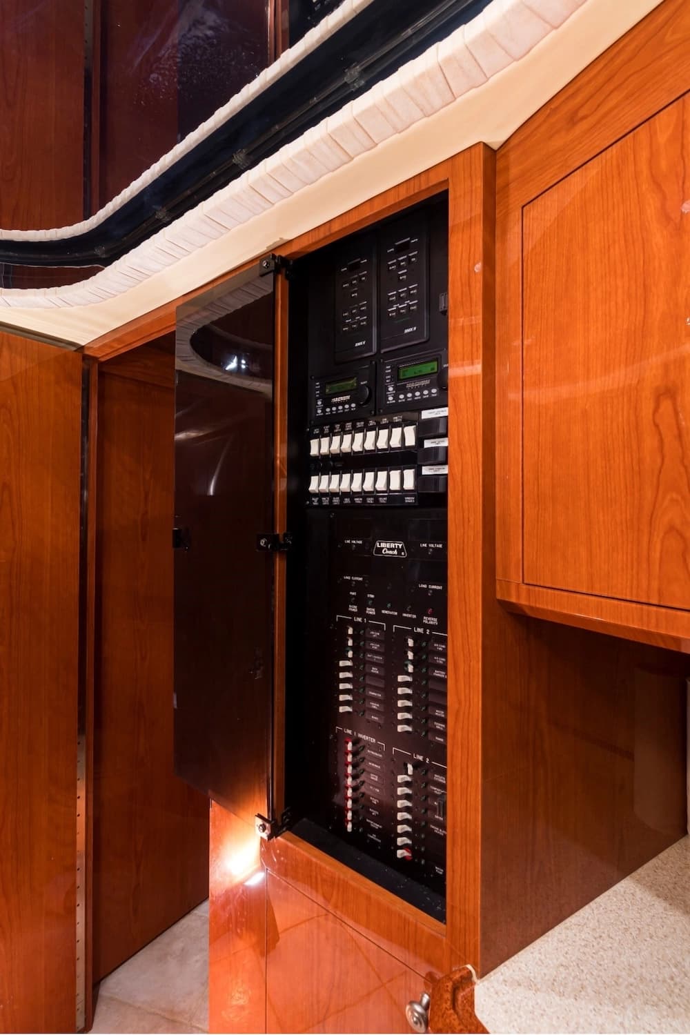 1999 Prevost Liberty XL Motorhome - Image 17