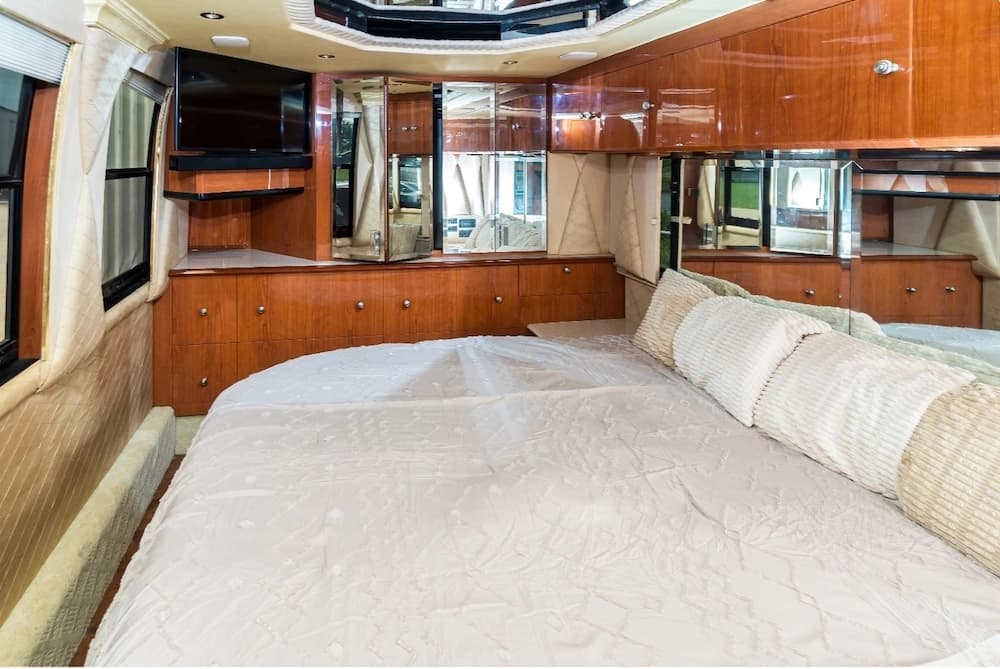 1999 Prevost Liberty XL Motorhome - Image 19
