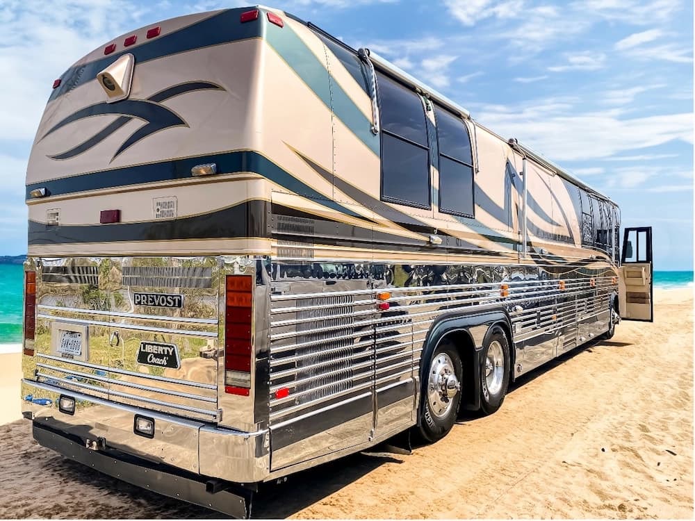 1999 Prevost Liberty XL Motorhome - Image 20