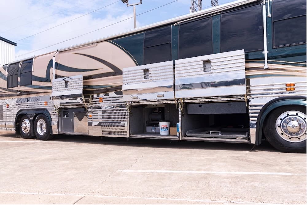 1999 Prevost Liberty XL Motorhome - Image 22