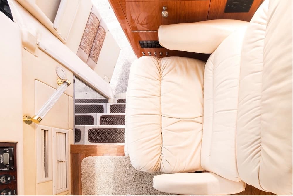 1999 Prevost Liberty XL Motorhome - Image 5