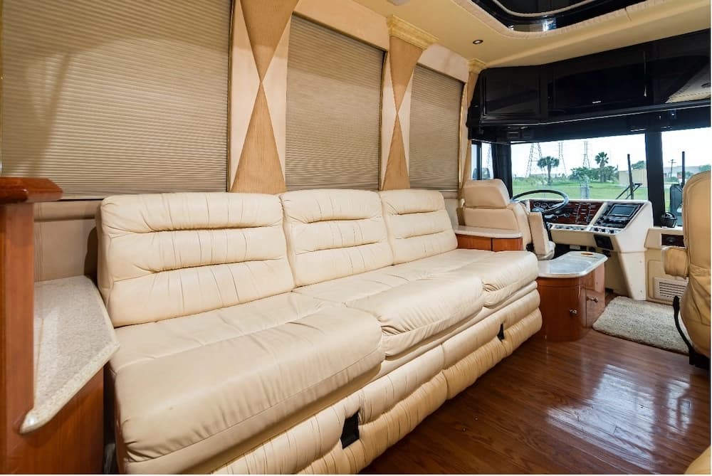 1999 Prevost Liberty XL Motorhome - Image 6