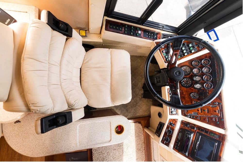 1999 Prevost Liberty XL Motorhome - Image 7