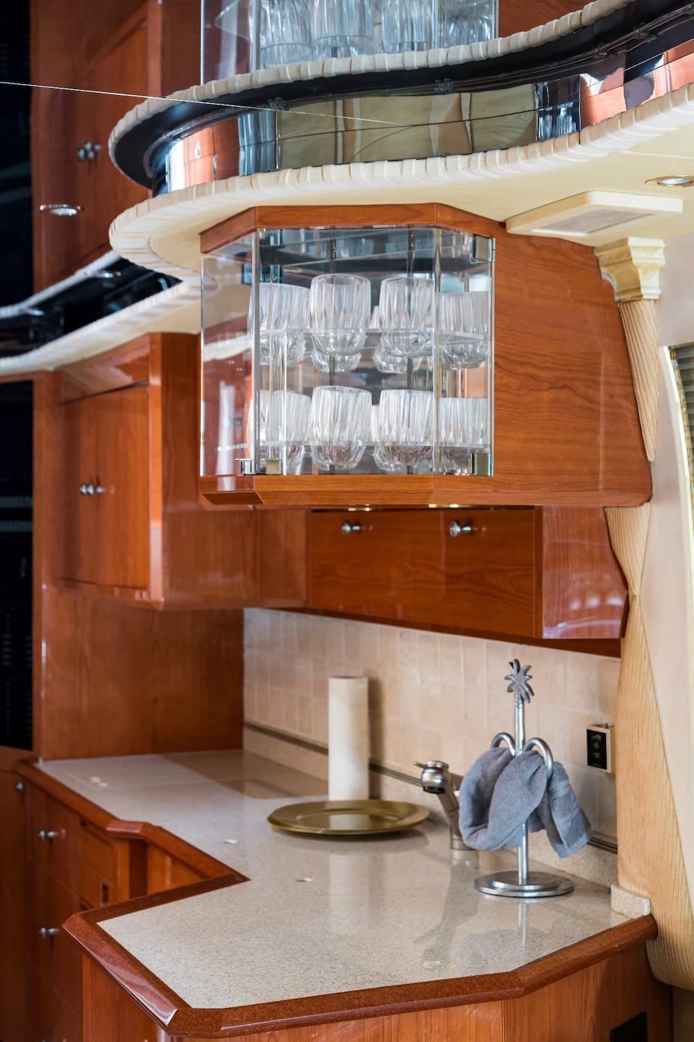 1999 Prevost Liberty XL Motorhome - Image 9