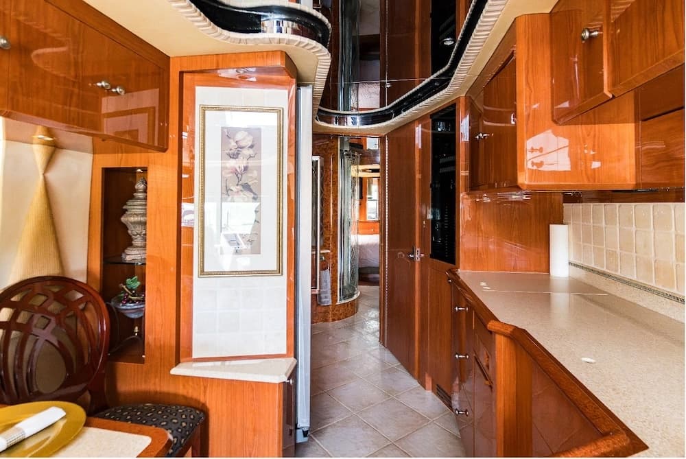 1999 Prevost Liberty XL Motorhome - Image 10