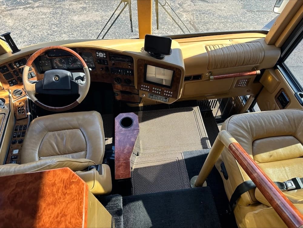 2007 Prevost Featherlite H3-45 Motorhome - Image 13