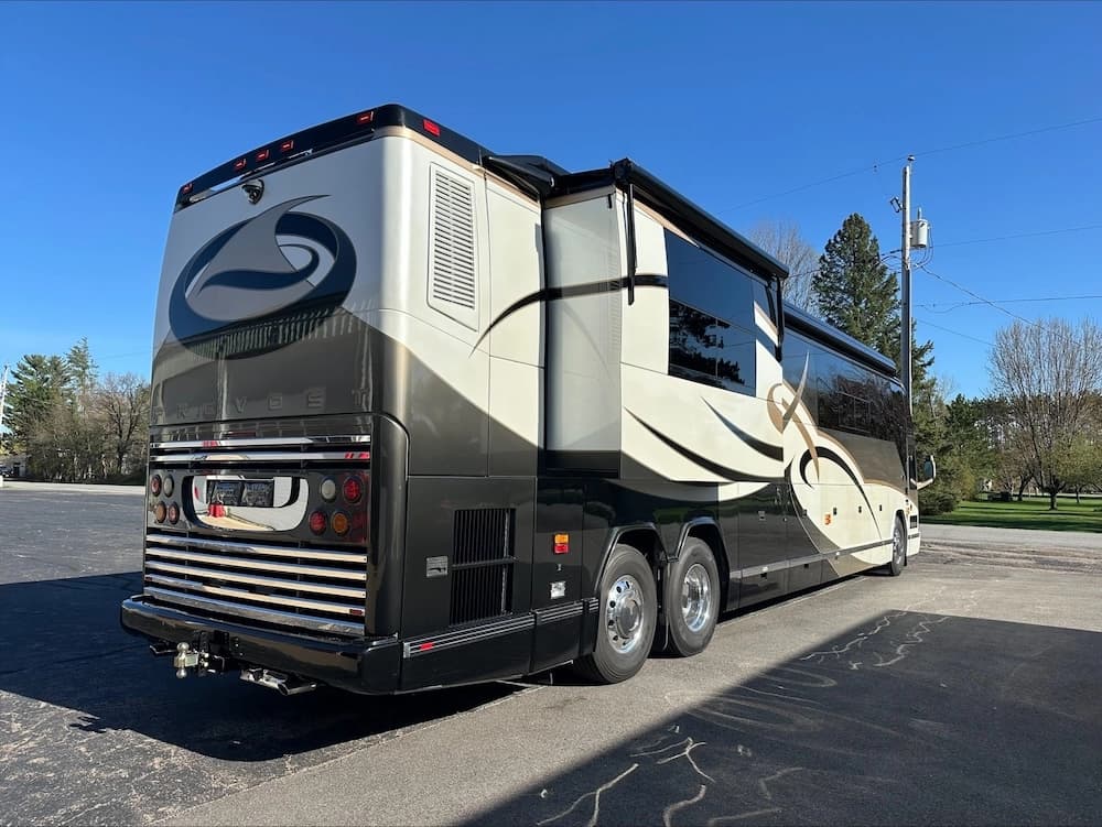 2007 Prevost Featherlite H3-45 Motorhome - Image 3