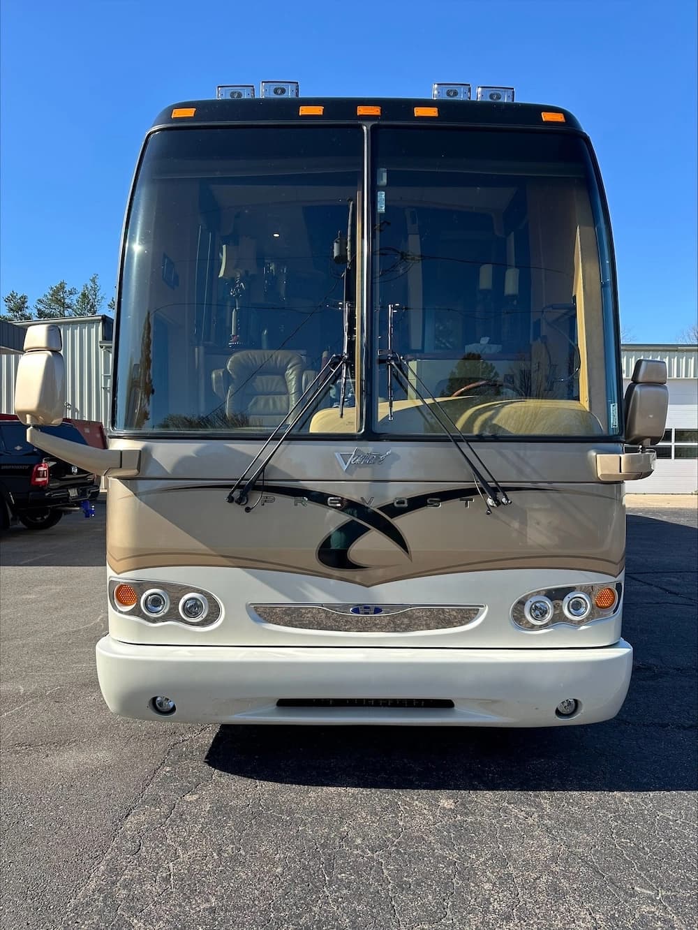 2007 Prevost Featherlite H3-45 Motorhome - Image 4