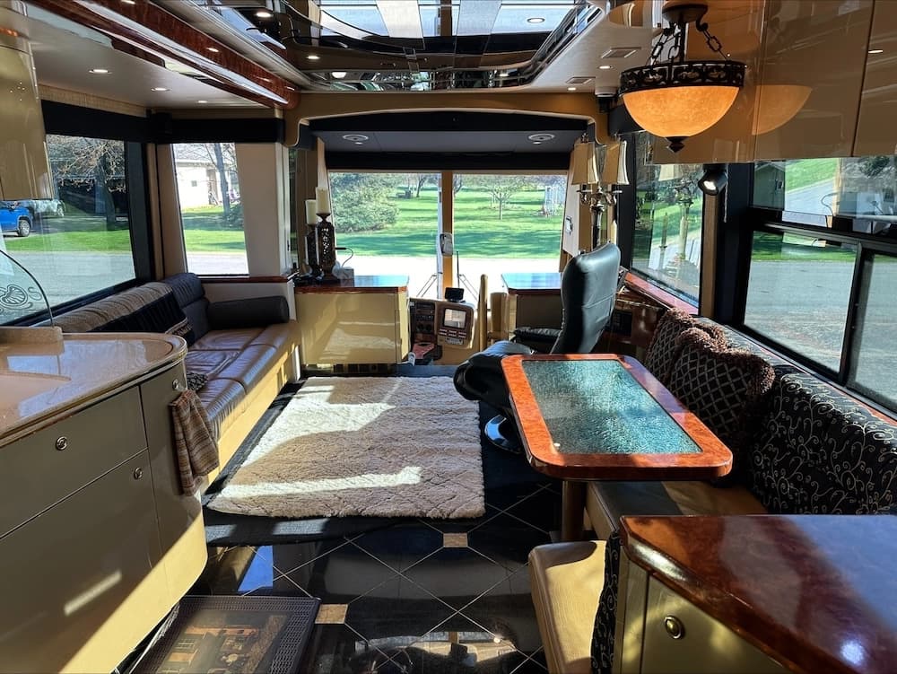2007 Prevost Featherlite H3-45 Motorhome - Image 32