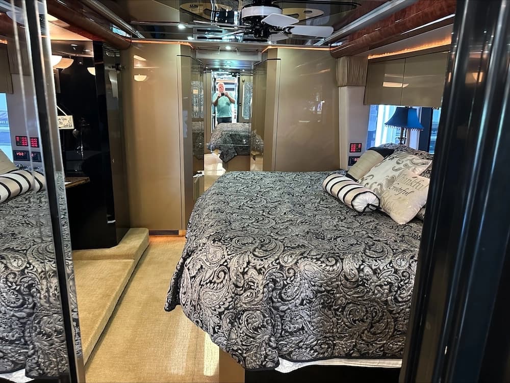 2007 Prevost Featherlite H3-45 Motorhome - Image 35
