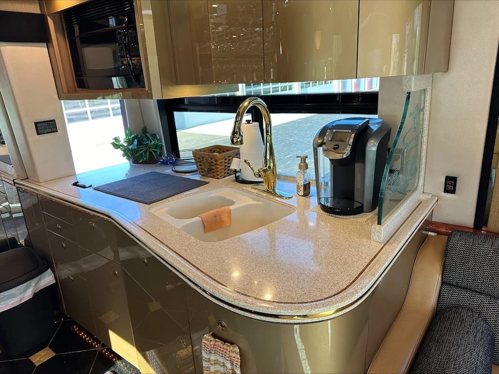 2007 Prevost Featherlite H3-45 Motorhome - Image 38