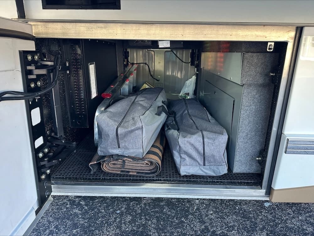 2007 Prevost Featherlite H3-45 Motorhome - Image 46