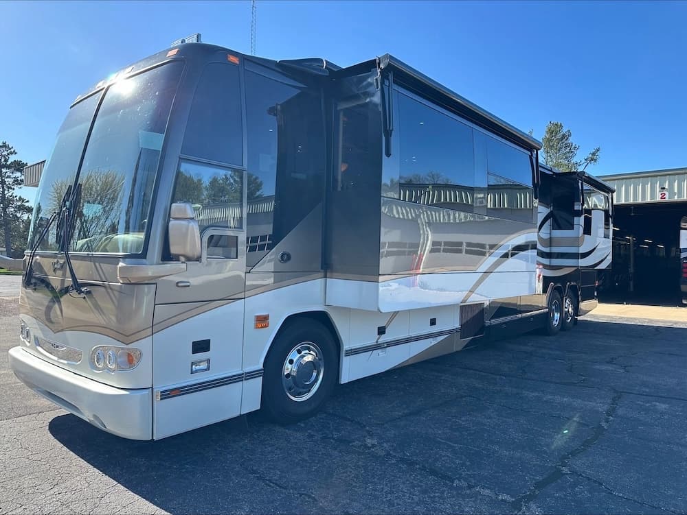 2007 Prevost Featherlite H3-45 Motorhome - Image 6