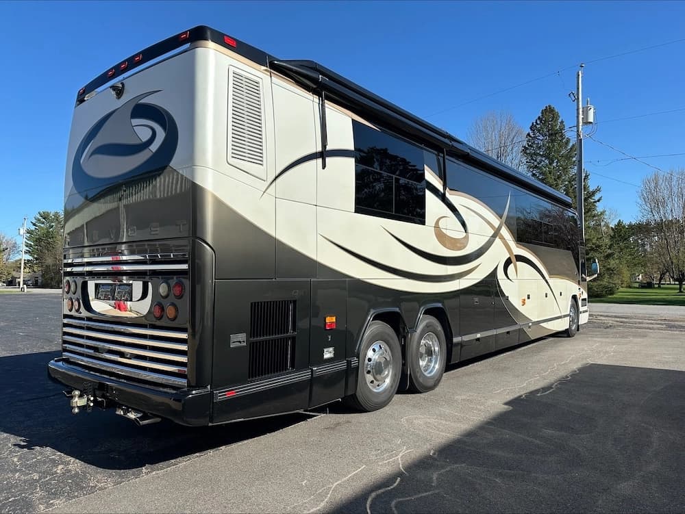 2007 Prevost Featherlite H3-45 Motorhome - Image 9