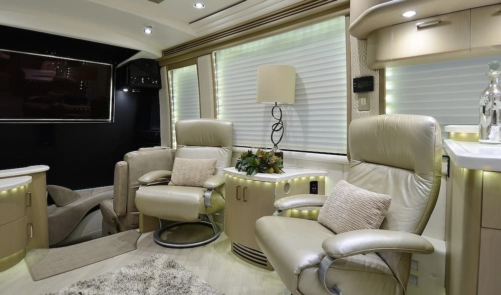 2017 Prevost Liberty Elegant Lady H3-45 Motorhome - Image 11