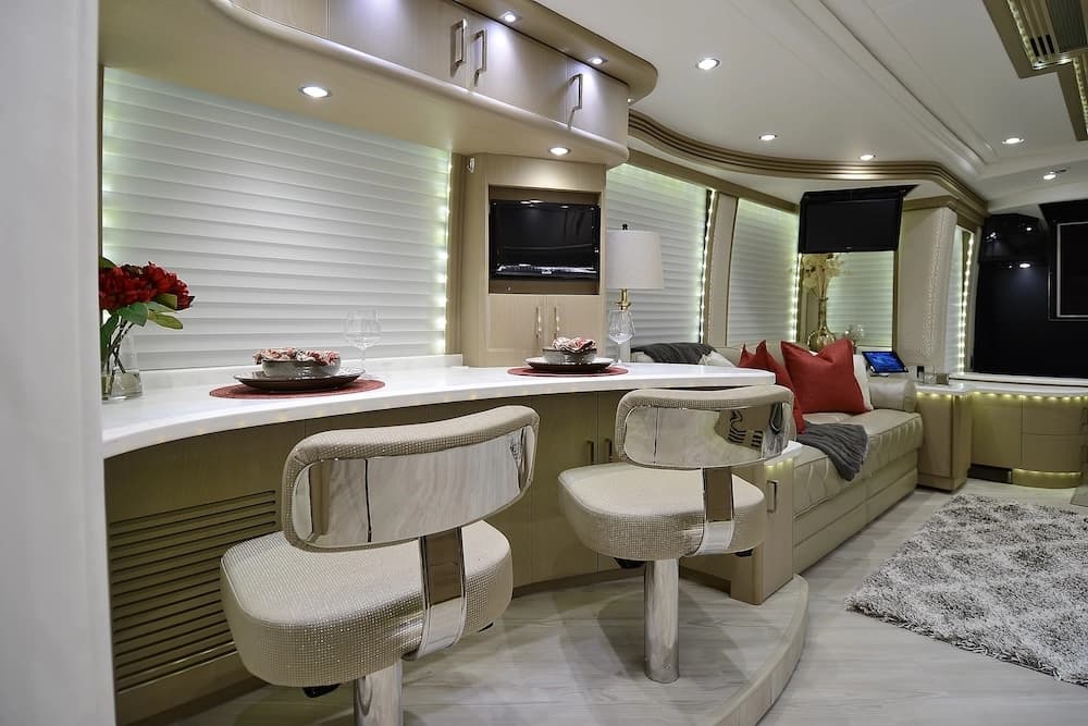 2017 Prevost Liberty Elegant Lady H3-45 Motorhome - Image 12