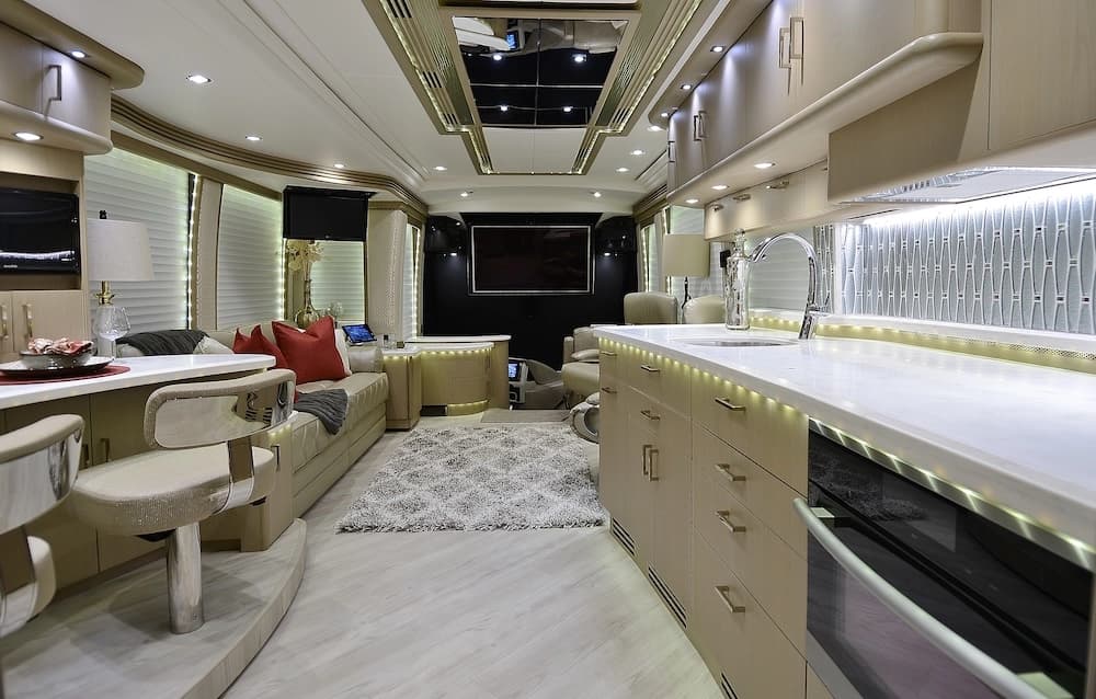 2017 Prevost Liberty Elegant Lady H3-45 Motorhome - Image 13