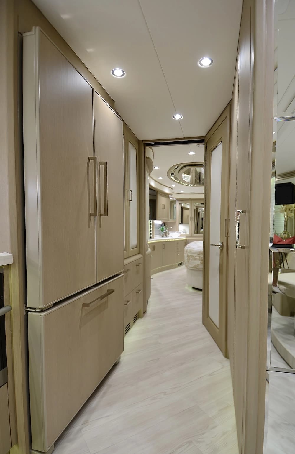 2017 Prevost Liberty Elegant Lady H3-45 Motorhome - Image 15