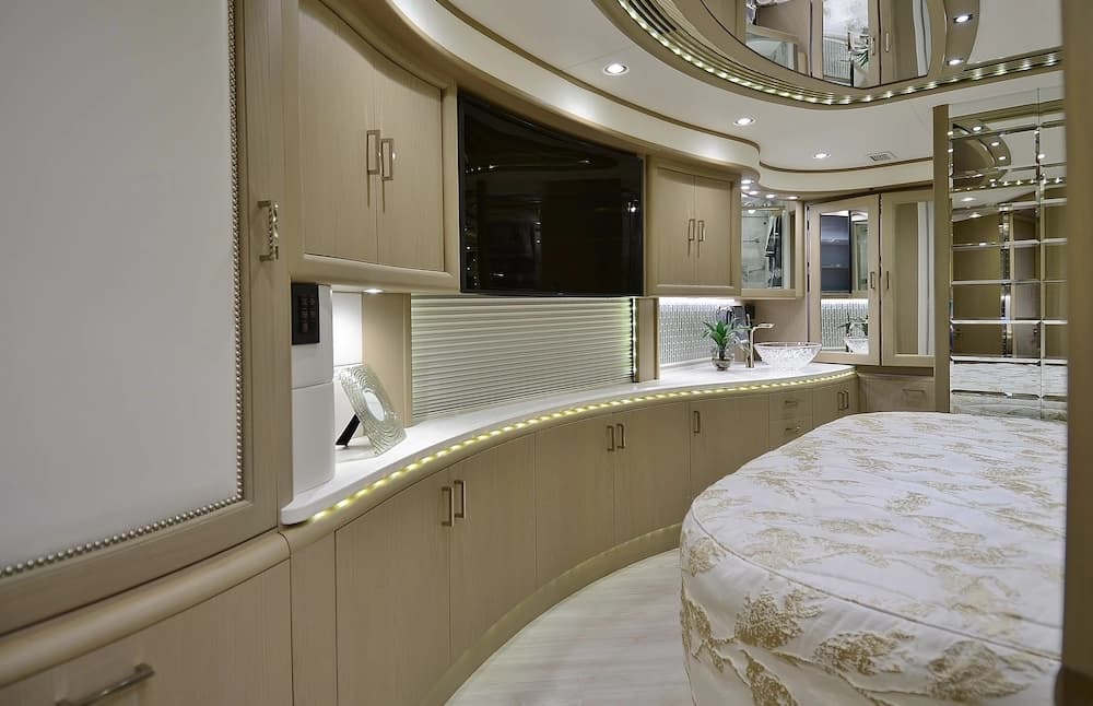 2017 Prevost Liberty Elegant Lady H3-45 Motorhome - Image 20