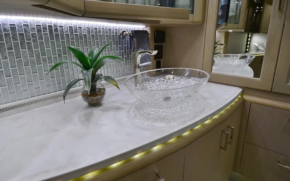 2017 Prevost Liberty Elegant Lady H3-45 Motorhome - Image 21