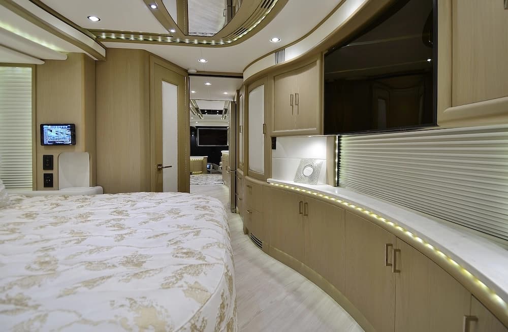 2017 Prevost Liberty Elegant Lady H3-45 Motorhome - Image 25