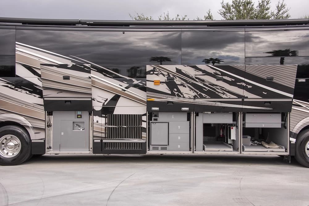 2017 Prevost Liberty Elegant Lady H3-45 Motorhome - Image 4