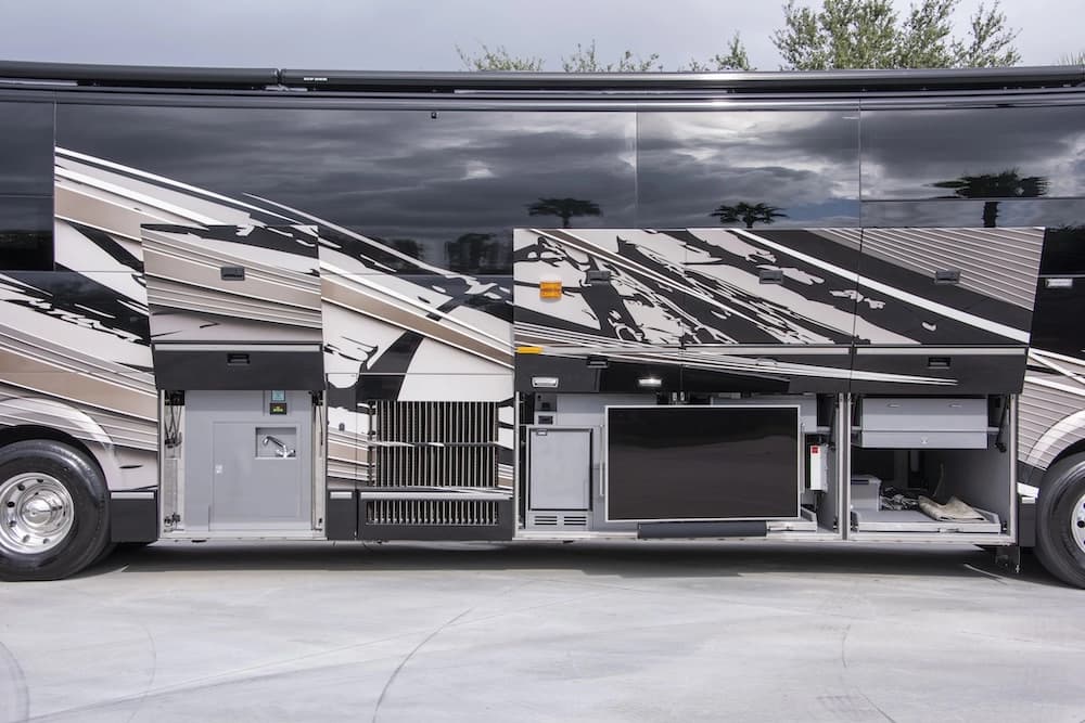 2017 Prevost Liberty Elegant Lady H3-45 Motorhome - Image 5