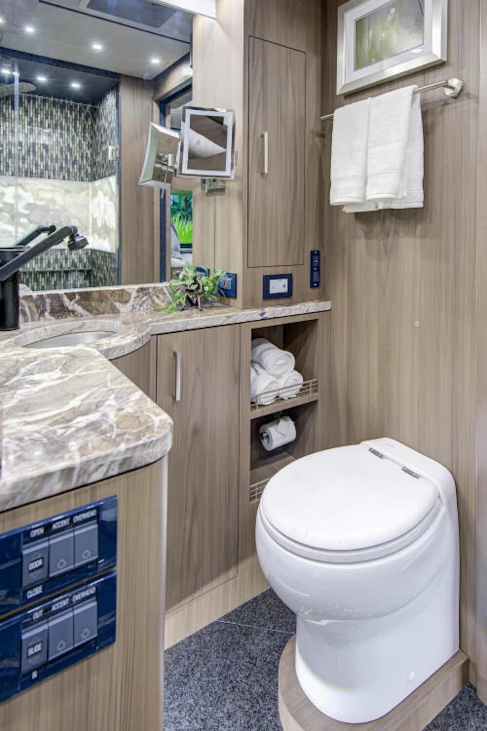 2024 Prevost Florida Coach X3 Motorhome - Image 22