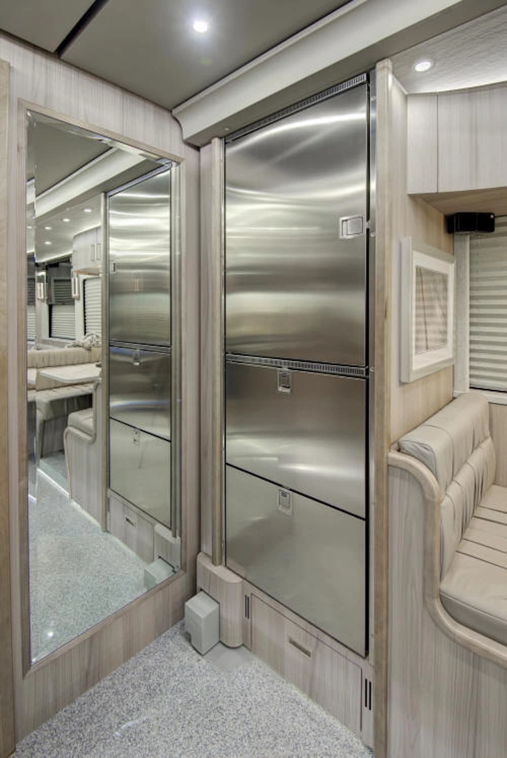 2024 Prevost Florida Coach X3 Motorhome - Image 15