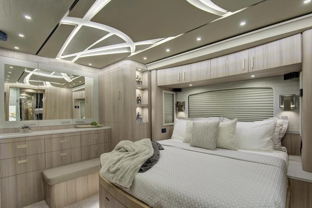 2024 Prevost Florida Coach X3 Motorhome - Image 23