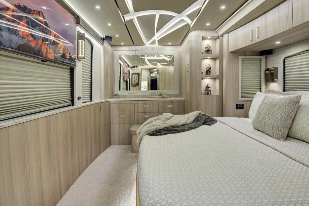 2024 Prevost Florida Coach X3 Motorhome - Image 25