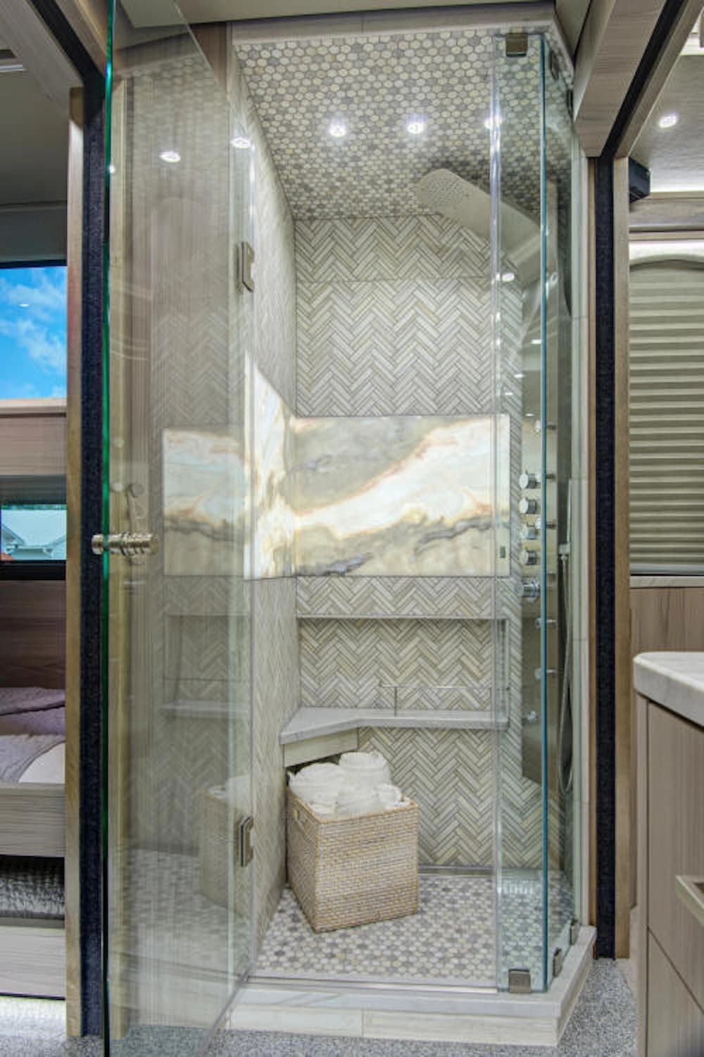 2024 Prevost Florida Coach X3 Motorhome - Image 27