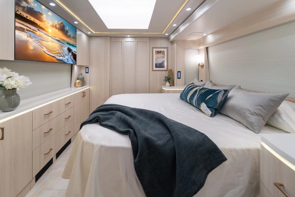 2024 Prevost Marathon X3 Motorhome - Image 13