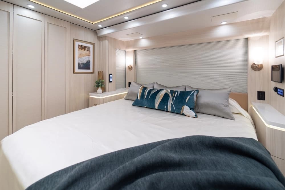 2024 Prevost Marathon X3 Motorhome - Image 16