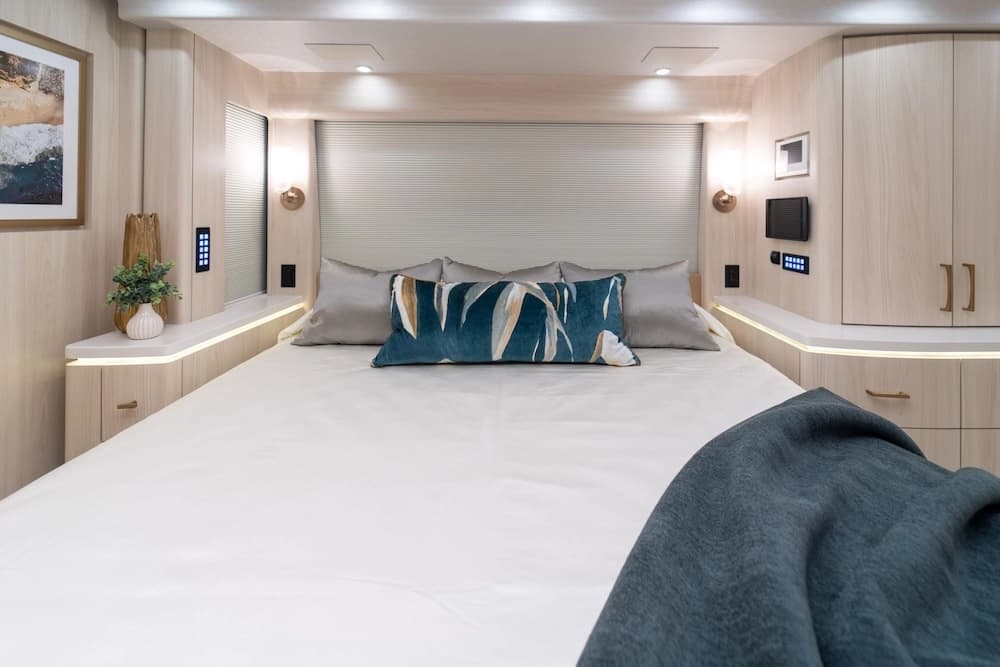 2024 Prevost Marathon X3 Motorhome - Image 17
