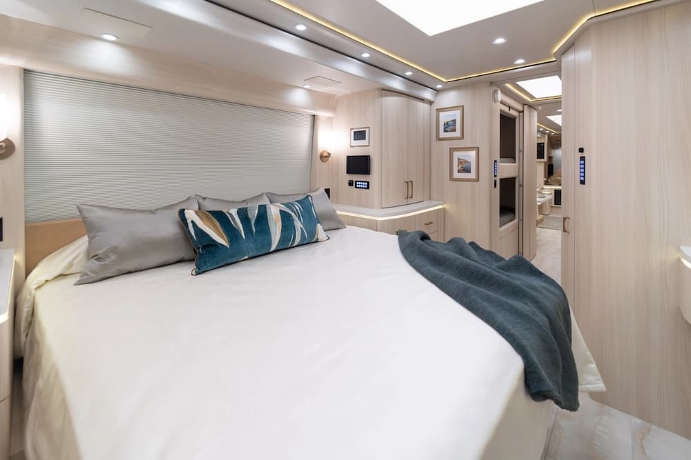 2024 Prevost Marathon X3 Motorhome - Image 18