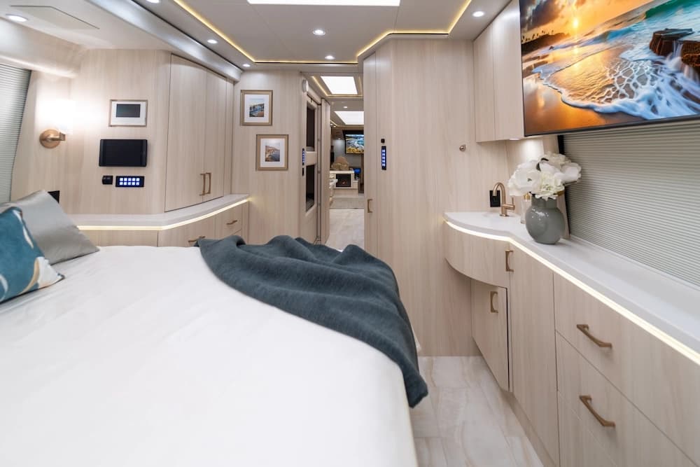 2024 Prevost Marathon X3 Motorhome - Image 19