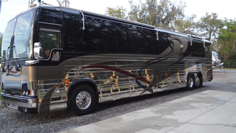 2003 Prevost Country Coach XLII Motorhome - Image 2