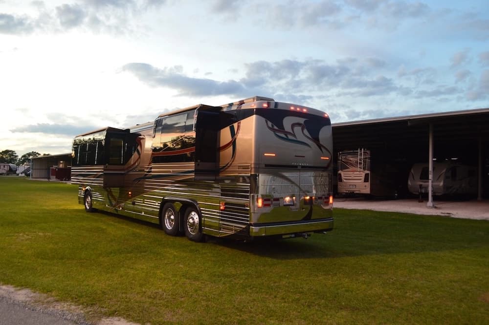 2003 Prevost Country Coach XLII Motorhome - Image 5
