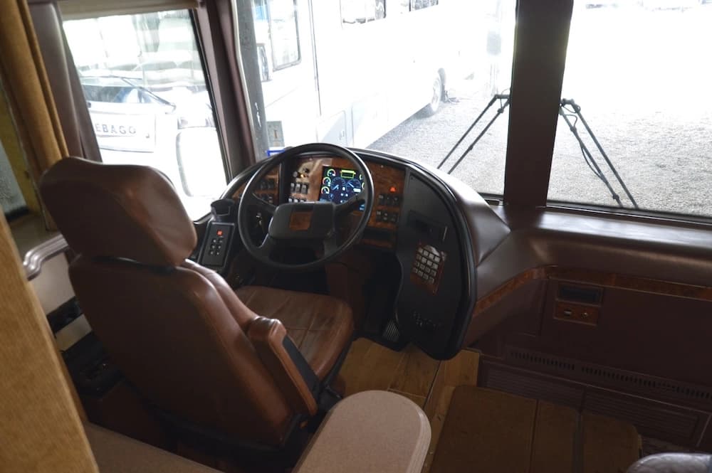 2003 Prevost Country Coach XLII Motorhome - Image 8