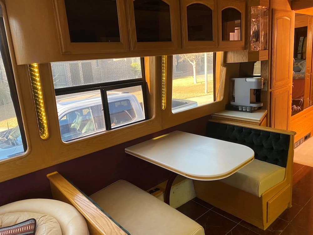 1989 Prevost Marathon XL 40 Motorhome - Image 3