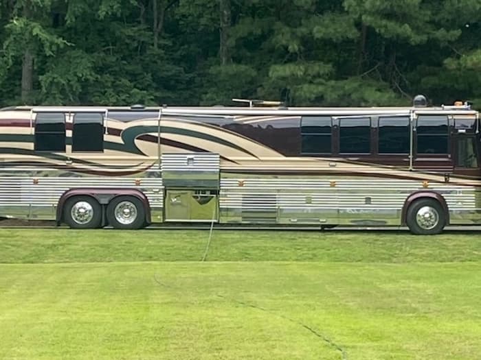 1999 Prevost Liberty XL Motorhome - Image 3
