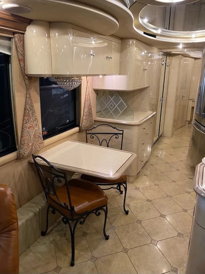 1999 Prevost Liberty XL Motorhome - Image 15